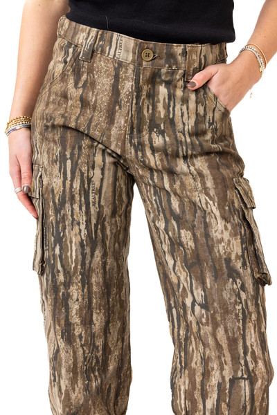 Women's Cargo 6 Pocket Hunting Pants in Realtree Legacy