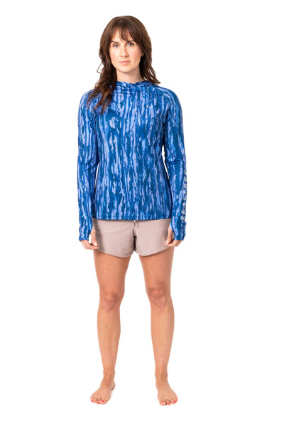 This image displays the women’s Realtree Fishing Hooded Blue Shirt from the front, showing its relaxed fit, long sleeves, and full-coverage Realtree Original aquatic camo design.