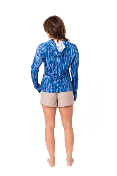 This image shows the back view of the women’s Realtree Fishing Hooded Blue Shirt, featuring the attached hood with white lining and the continuous allover Realtree Original print.