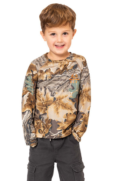 Front view of a kid’s long-sleeve camo shirt in Realtree Advantage Classic pattern, showing the overall fit and full-coverage oak-leaf design main.