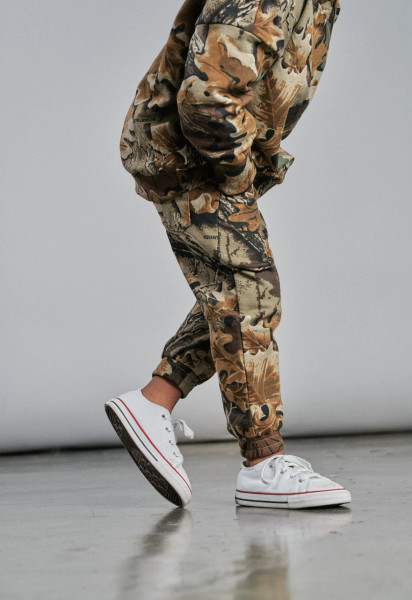 Side view close-up of Realtree Advantage Classic camo sweatpants highlighting relaxed fit and ribbed ankle cuffs.