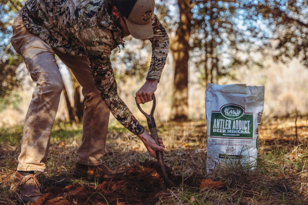 4S Advanced Wildlife Solutions Antler Addict Deer Mineral Bag