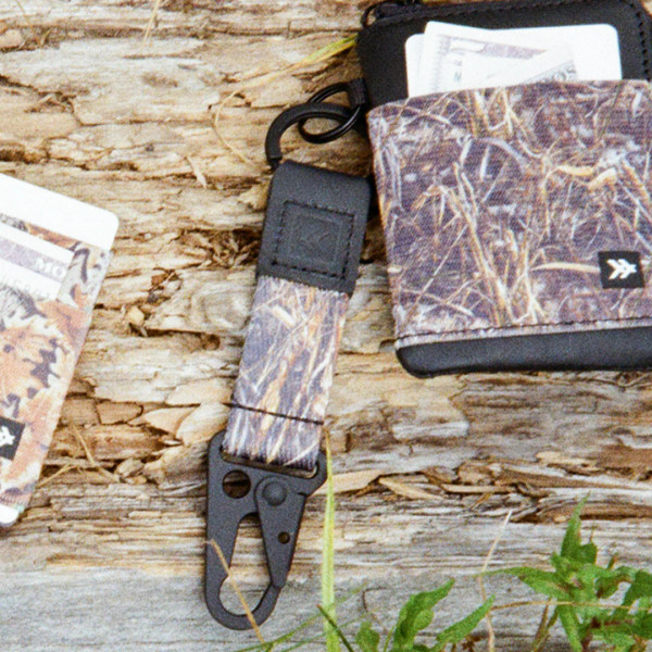 Thread Realtree MAX-7 camo keychain clip displayed with matching wallet for everyday carry setup.