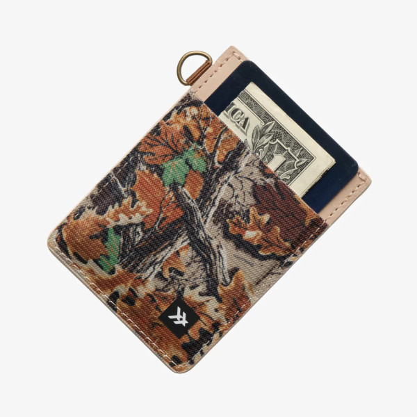 Thread Camo Vertical Wallet | Realtree Advantage Classic