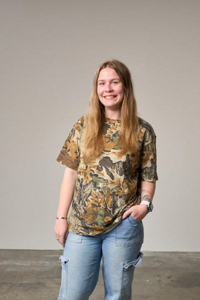 Woman wearing Little Bipsy Realtree Advantage Classic camo t-shirt with jeans.