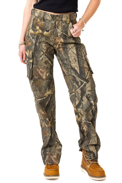 Women’s Realtree Hardwoods camo cargo pants with six-pocket design and straight-leg fit main