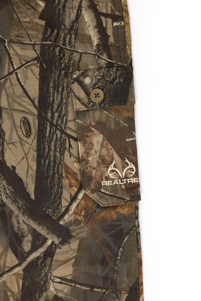 Close-up of button-flap cargo pocket on women’s Realtree Hardwoods pants.