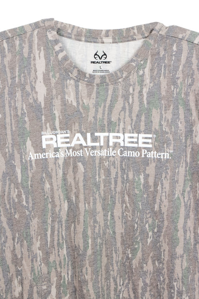 Close-up of chest graphic reading “Bill Jordan’s Realtree – America’s Most Versatile Camo Pattern” on tri-blend fabric.