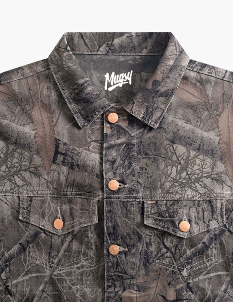 Close-up of Mugsy camo denim jacket collar and chest pockets in Realtree EDGE.