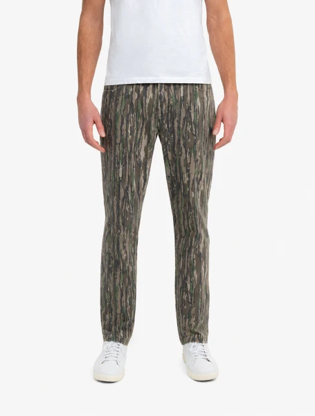 Mugsy Men's Classic Fit Denim Camo Jeans | Realtree Original