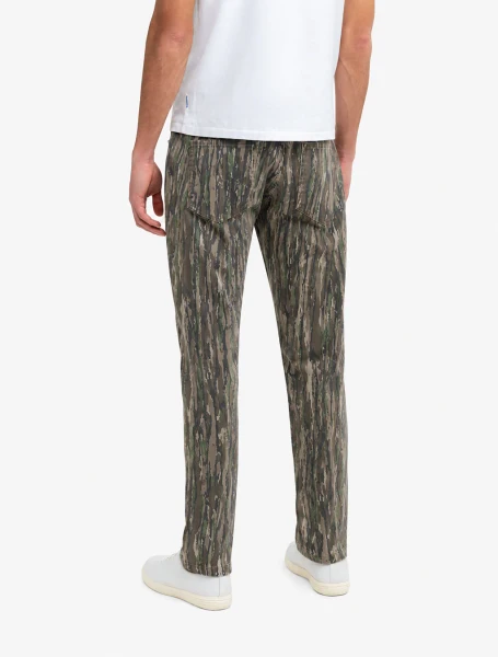 Mugsy Men's Classic Fit Denim Camo Jeans | Realtree Original