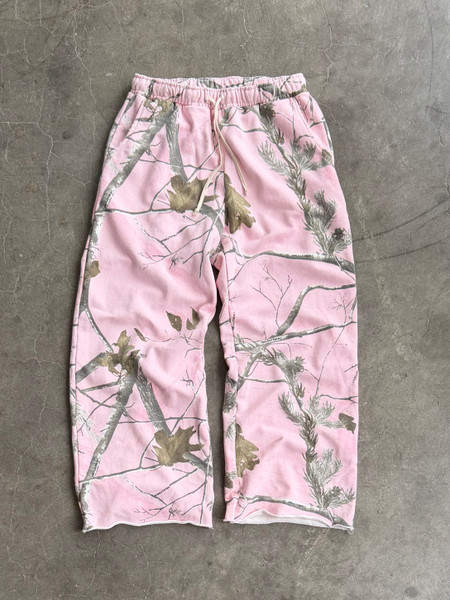 Aged Ivy Unisex Pink Camo Sweats | Realtree APX