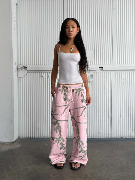 Aged Ivy Unisex Pink Camo Sweats | Realtree APX