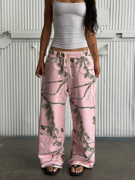 Aged Ivy Unisex Pink Camo Sweats | Realtree APX