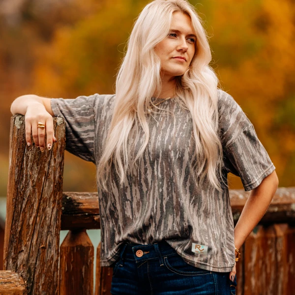 Ridge and Vale Women's Vintage Faded Camo Tee in Realtree Original