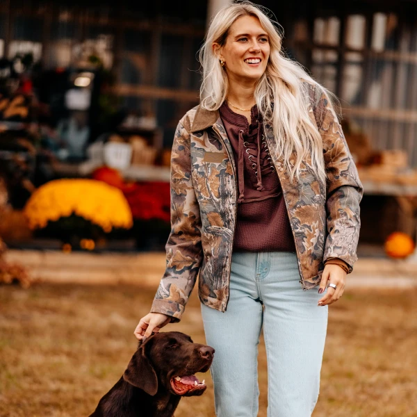 Ridge and Vale Women's Vintage Camo Carpenter Jacket in Realtree Advantage Classic