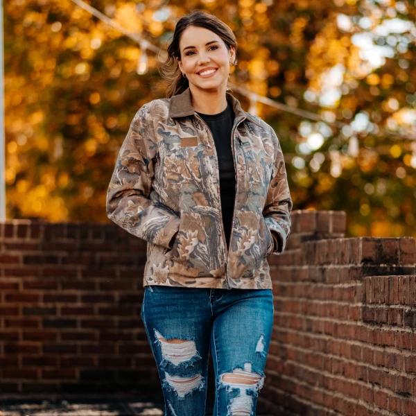 Ridge and Vale Women's Vintage Camo Carpenter Jacket in Realtree Advantage Classic