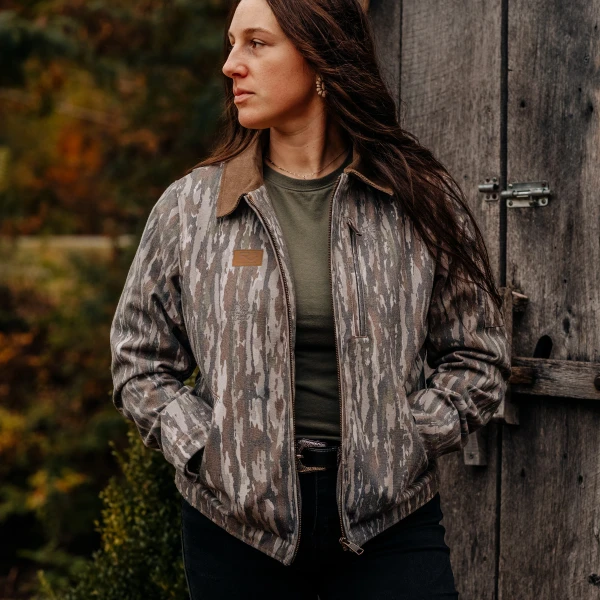 Ridge and Vale Women's Vintage Camo Carpenter Jacket in Realtree Original