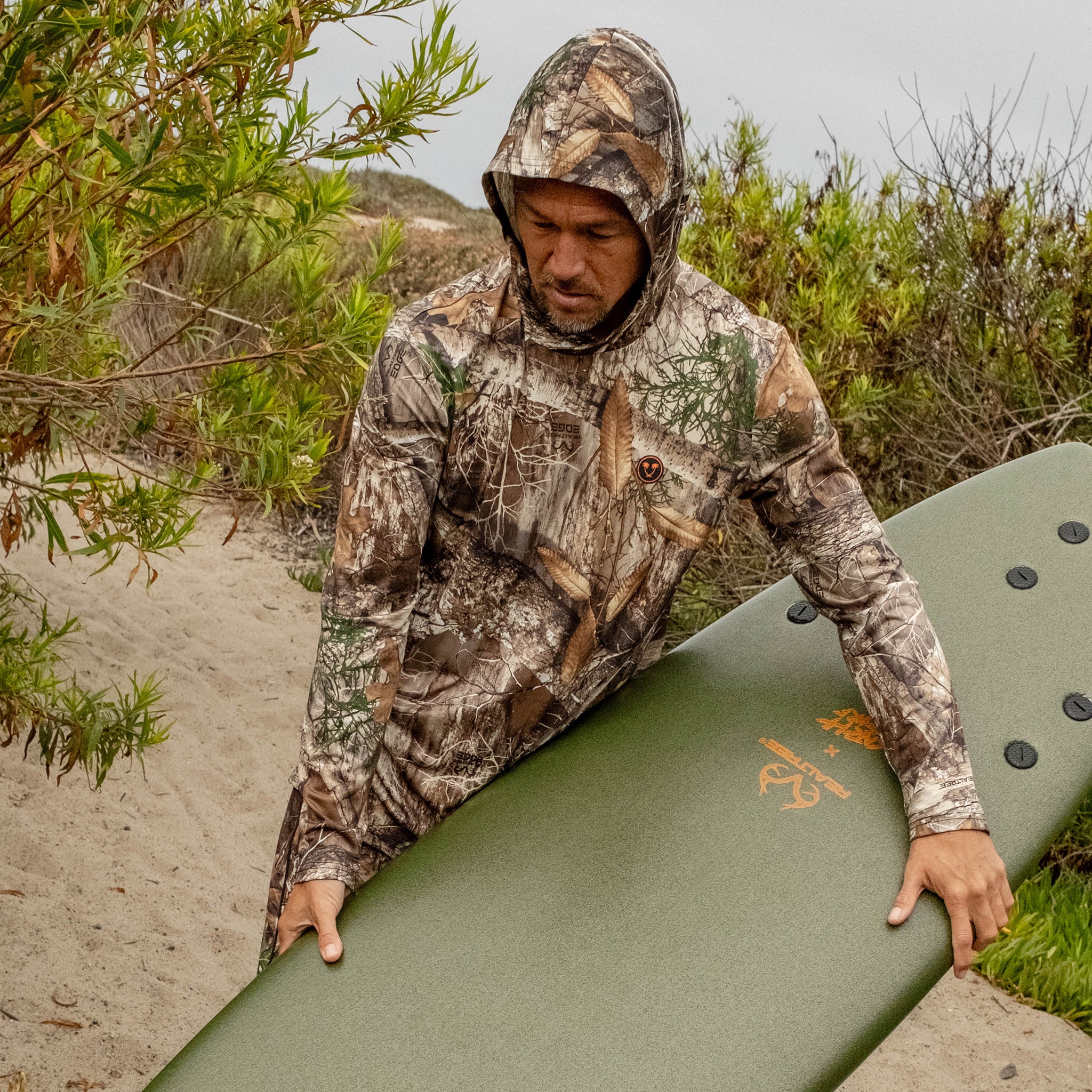 Catch Surf Hooded Long Sleeve Camo Rash Guard | Realtree EDGE