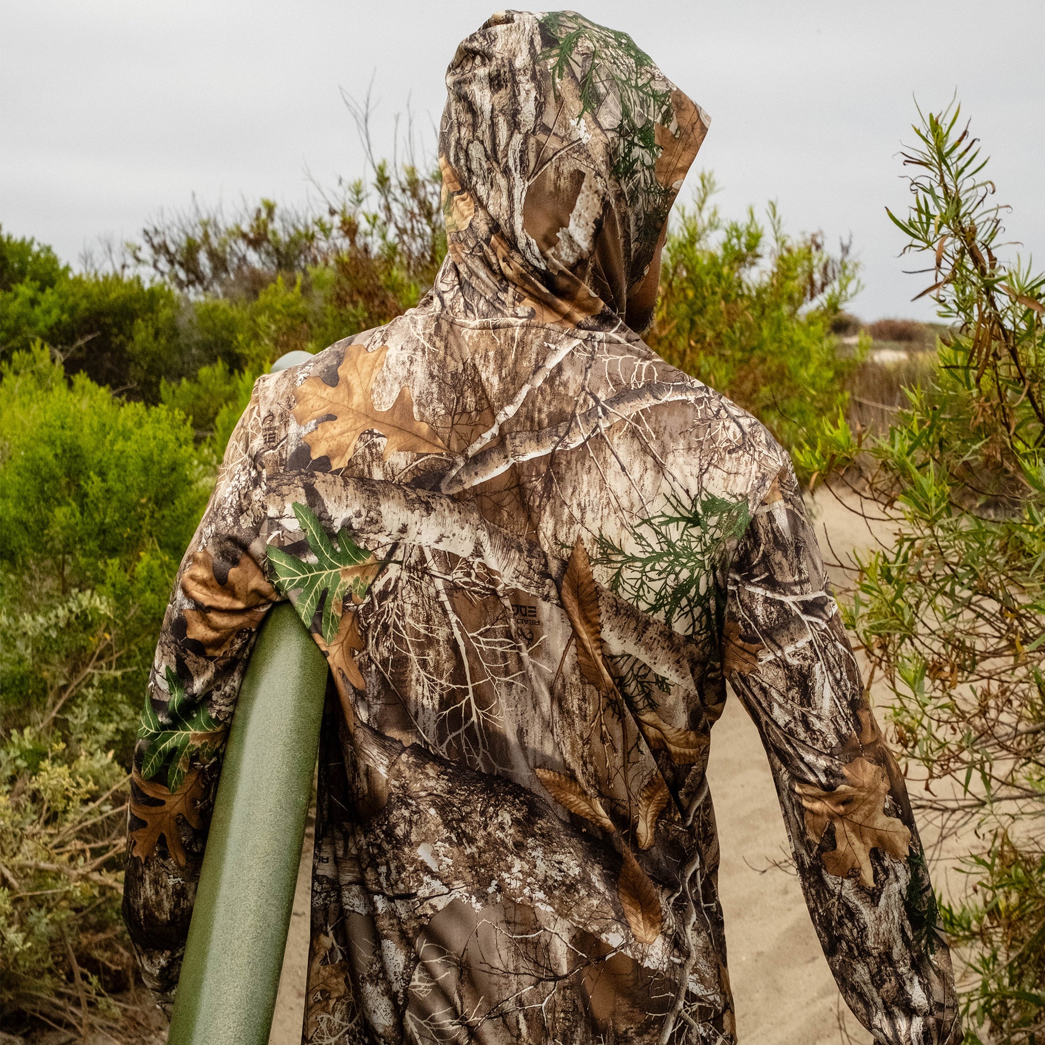 Catch Surf Hooded Long Sleeve Camo Rash Guard | Realtree EDGE