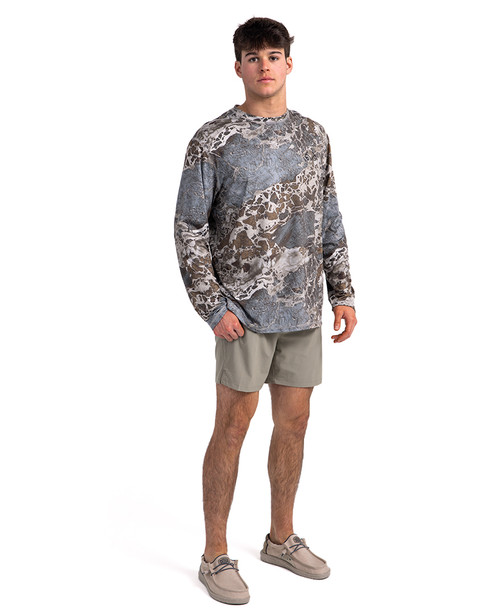 REALTREE FISHING Shirt Long Sleeve Medium With RASH GUARDS Thumb Holes Camo
