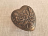 Hermoso Joyerito En Metal Con Forma De Corazón Y Flores 1