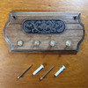 Llavero Colgar Pared Madera Antiguo Con Labrado En Metal 0