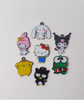 25 Souvenirs Hello Kitty Llavero, Iman, Pin. 1
