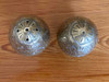 Salero Y Pimentero Antiguos Huevos En Bronce Numerados. 1