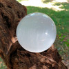 Esfera De Selenita 1kg  Lua Cheia Pedra Decorativa 100mm 3