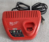 Cargador Milwaukee M12 3