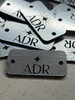 Etiquetas Acrilico Bicapa Personalizado 4 X 1 Cm 2
