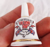 Campana Porcelana Miniatura England Ve Day Antigua Inglaterr 0