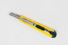 Cutter Plastico Hoja 9 Mm Traba A Presion C109 Mota 1