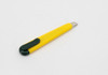 Cutter Plastico Hoja 9 Mm Traba A Presion C109 Mota 2