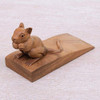 Novica Tope Para Puerta De Madera Encantador Mouse En Color 4