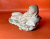 Fina Figurina Niño Durmiendo | Porcelana Lladro | Colección 4 Fina Figurina Niño Durmiendo | Porcelana Lladro | Colección 4