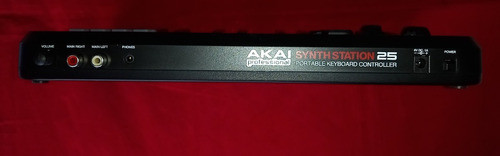 Akai Professional SynthStation 25 Portable Keyboard for iPhone and