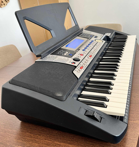 Yamaha Keyboard PSR 550 + Cover