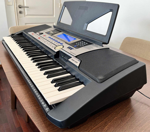 Yamaha Keyboard PSR 550 + Cover