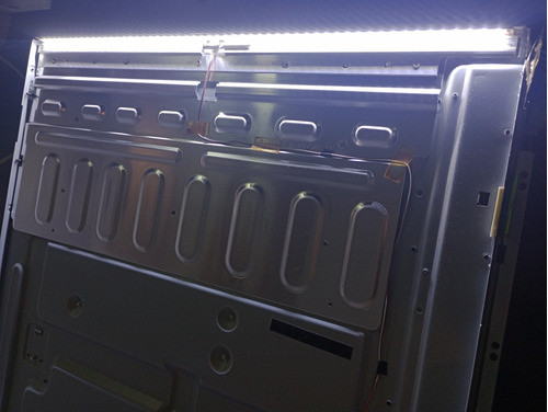 Una Tira De Leds Sanyo Lce39ih12 0
