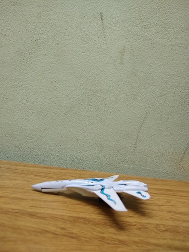 Avion De Metal Y Plastico Blanco Con Dibujos Azul Y Negro 1