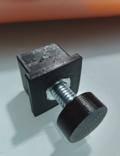 Regatón Con Tornillo Regulador Para Caño Pack De 10 Unidades 1