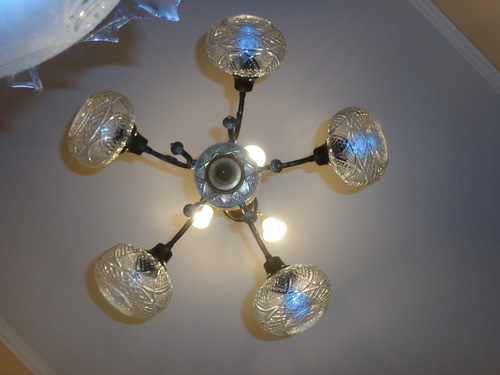 Una Araña De Exquisito Diseño En Bronce Y Cristal Tallado 1