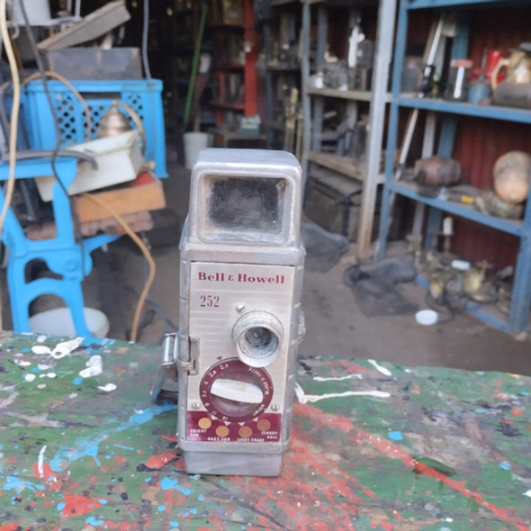 Antigua Camara Filmadora Bell Howell 252 A Cuerda Nofunciona 1