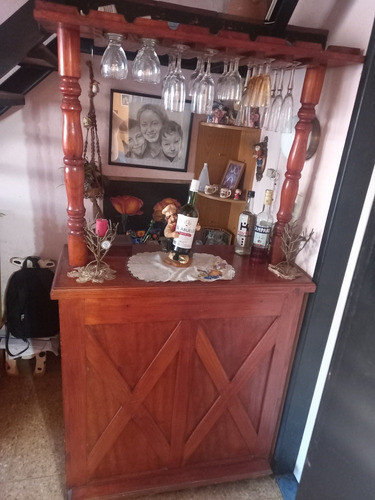 Barra Bar En Pino Barnizada Con Copero, Bodeguero Y Cajon 0