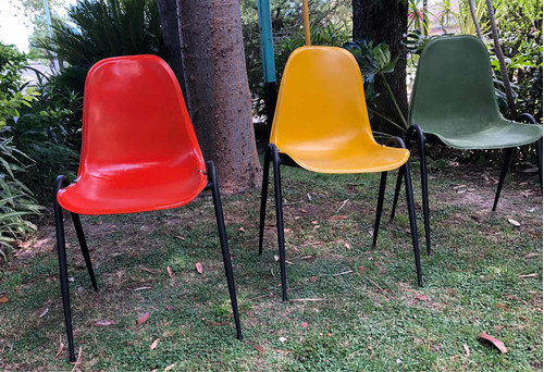 Antiguas Sillas De Diseño Apilable En Chapa Mid Century 0