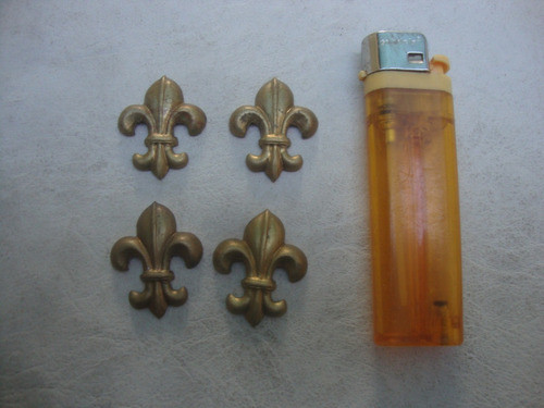 10 Flor De Liz De Laton Grueso De Bronce 2,9cm X 2,3cm X 3mm 0