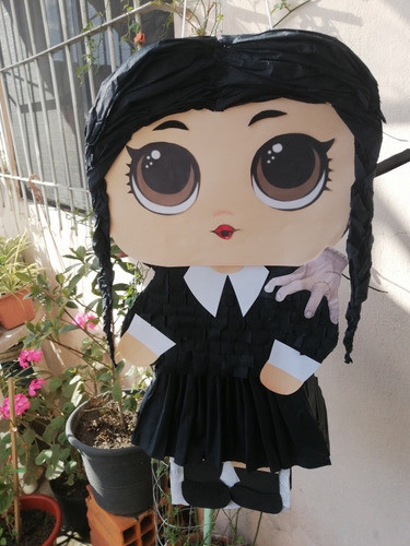 Piñata Merlina 60cm 1