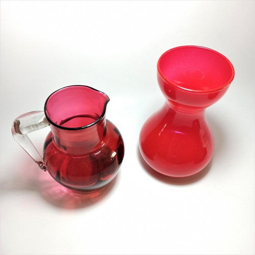 Jarra De Vidrio Rojo Y Florero. 1
